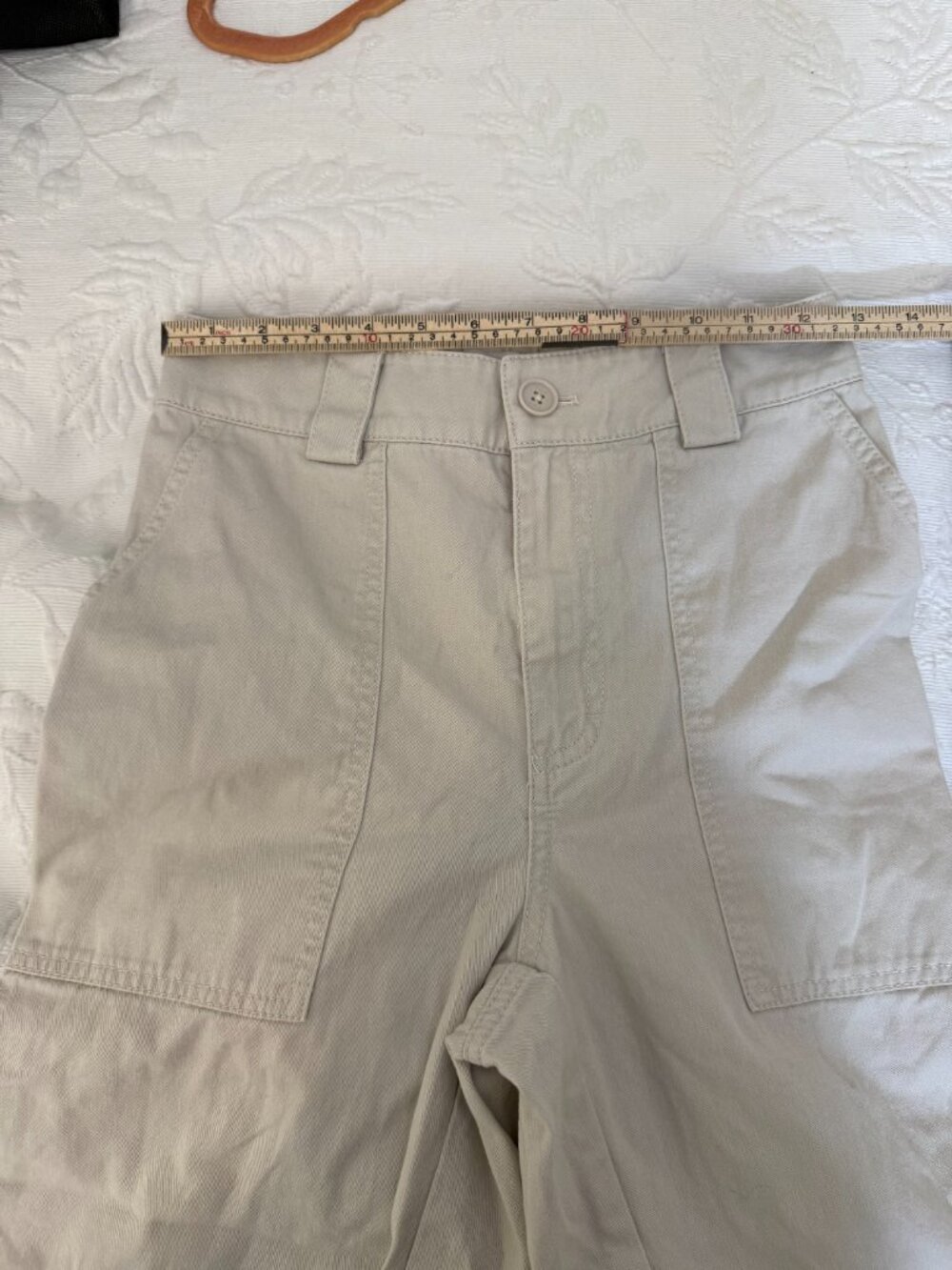 Aritzia TNA Beige Cargo Jogger Pants Size Small - Picture 4 of 8